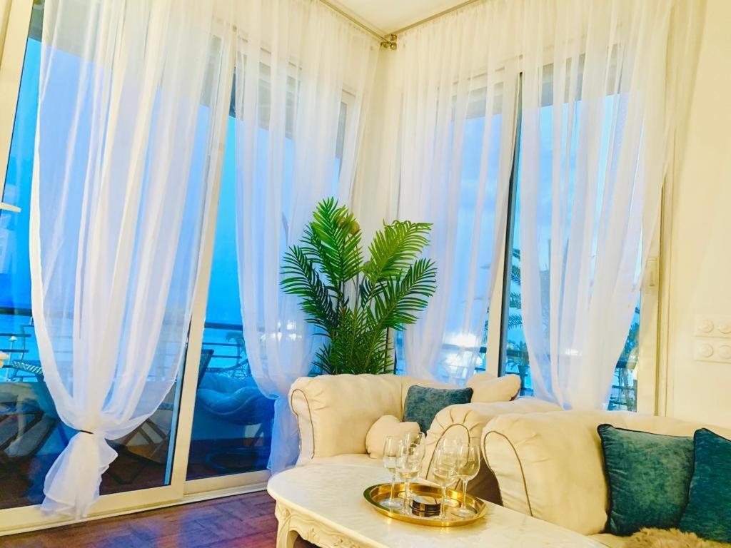 Endless Stunning Mediterranean Sea Views Promenade Des Anglais Nice Bagian luar foto